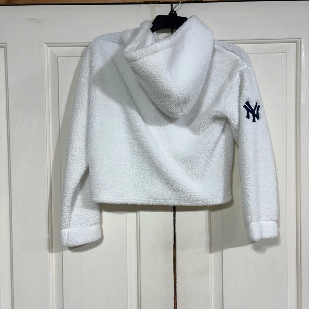DKNY Sport New York Yankees Sherpa Hoodie Pullover White Women's Size Small - Picture 6 of 11